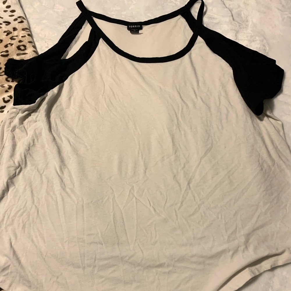 torrid size 3 baseball cold shoulder tee